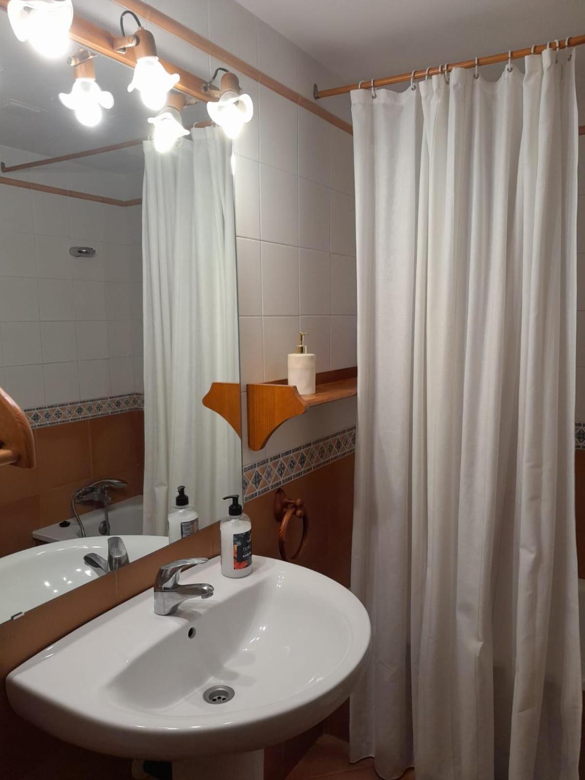 Apartamentos Nevados 24610 Benasque Eksteriør bilde